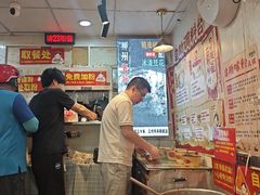 -柳州肥姨妈大骨螺蛳粉(东靖路店)