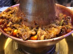 -沪小二炭火蛙锅(淮海中路美食不夜城店)