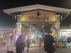 -席娜卡琳火车铁道夜市