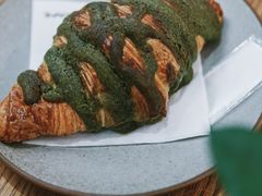 抹茶流心可颂-怪 kafe.