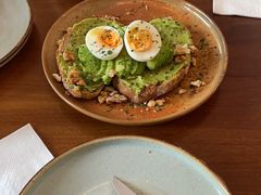 牛油果煮蛋吐司-RAC BAR(安福路店)