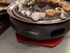 -围炉肉舍•炭烤活鳗•丹东海鲜烤肉(步行街店)