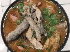 招牌炸酱酸辣米线-肥汁米蘭香港米线(长宁来福士店)