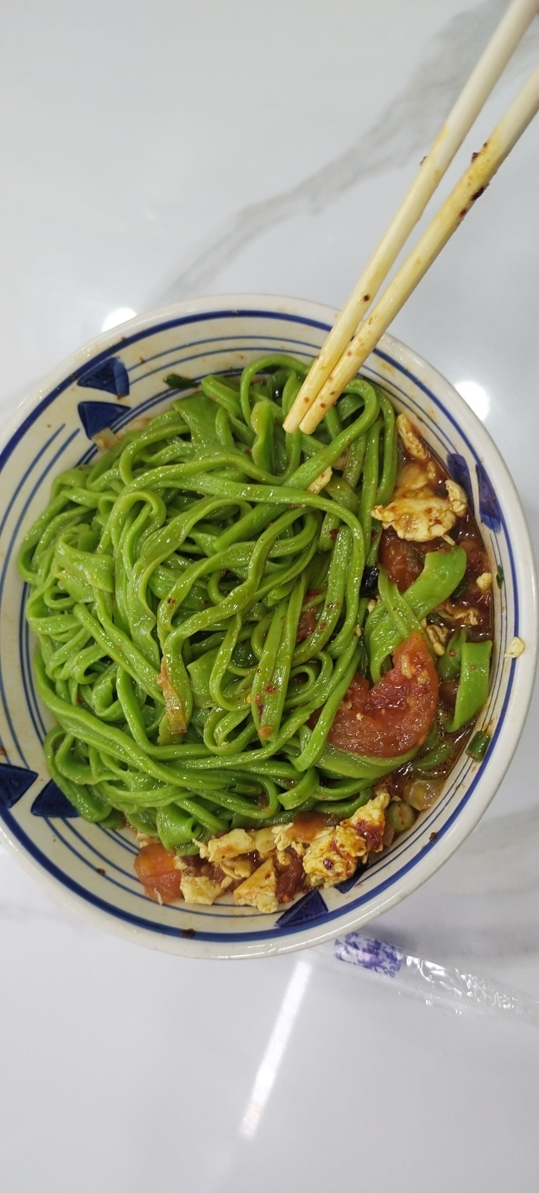 好吃的西红柿鸡蛋菠菜面.棒棒哒,美的很