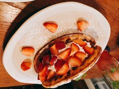 -ROAST coffee & eatery