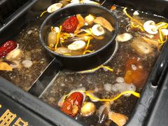 -老牌坊云南鱼豆花火锅(嵩山店)