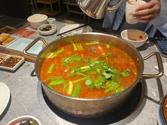 -野山舂·贵州现舂酸汤牛肉(民生路店)