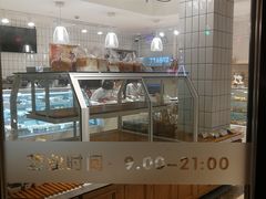 面包甜点陈列柜-老大昌(淮海中路店)