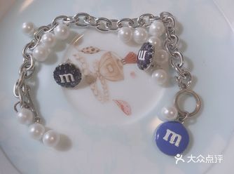 MM在上海开了旗舰店以后，哇彩虹世界！然后我就太兴奋