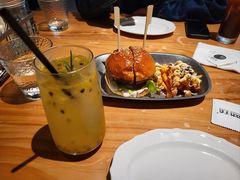 -三勾JJJ Burger&Coffee(梅溪湖店)