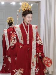 -AMOR艾沫婚纱奢品荟(设计师勒泰店)
