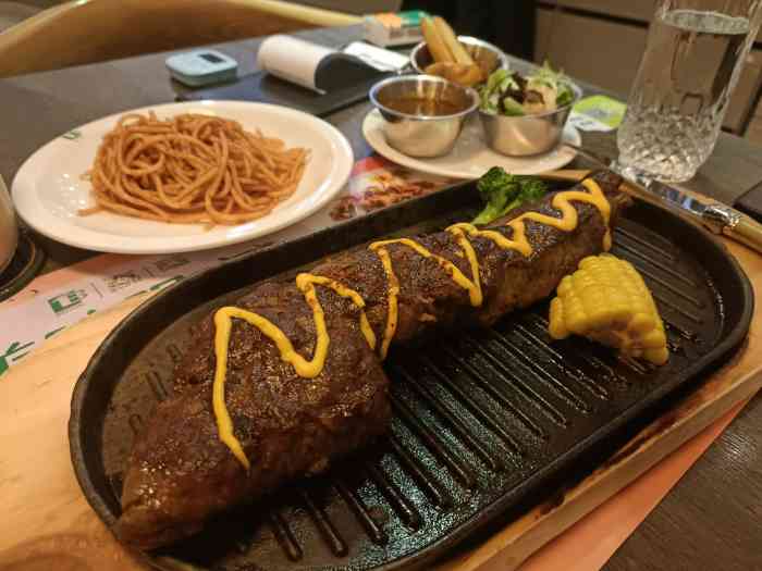 七分熟的牛排真的好嫩好嫩,性价比也是贼高的,下次还去吃呀