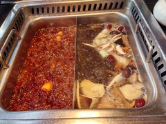 麻辣菌汤双拼锅-大隐·成都火锅Bistro(合生麒麟新天地店)