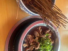 -大众跷脚牛肉馆·非遗传承单位(峨眉山店)