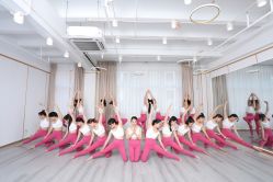 -亚太瑜伽普拉提学院