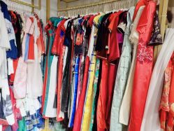 -月月婚纱礼服仓储店(王府井店)