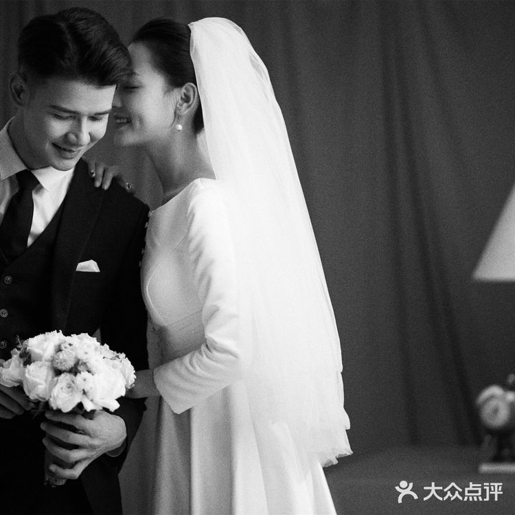 黑白婚纱照，告诉你爱情里的甜蜜 据说