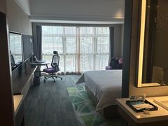 -深圳宝安体育馆希尔顿欢朋酒店