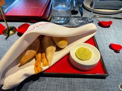 人餐前面包-弦月窗LUNETTE BY AMANDA(复兴路店)