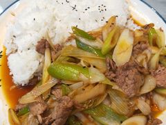 葱爆羊肉盖浇饭-河州春清真西北特色美食(虎踞路店)