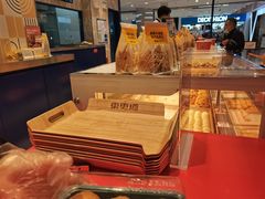 面包甜点陈列柜-東更道点心行(崂山丽达店)
