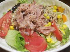 金枪鱼什锦蔬菜色拉-玛格萝妮比萨屋(陆家浜路店)