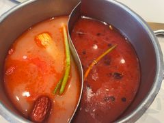 双拼锅底-德天肥牛海鲜火锅(龙吟坊店)
