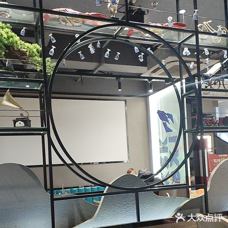 来这边品尝了一下他家的长寿面，还是特别好的