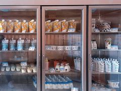 面包甜点陈列柜-白色日记·手作酸奶(麦凯乐店)