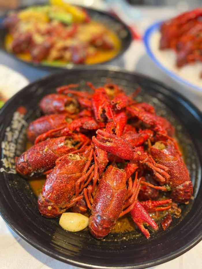 洪福龙虾-"这家店位于市中心来说有一些偏,开车过来大.