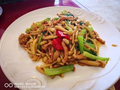 -鑫渔港海鲜本地菜·山海关浑锅(东戴河店)