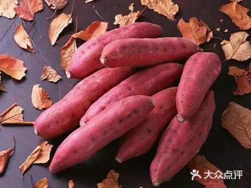 燕麦里加点小米，做成燕麦小米粥，喝起来清香绵柔