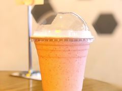 草莓奶昔-HELLO 27 意面·沙拉·帕尼尼