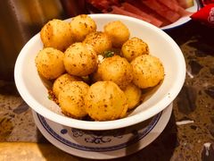 -沪小二炭火蛙锅(淮海中路美食不夜城店)