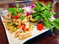 -Chom Cafe and Restaurant