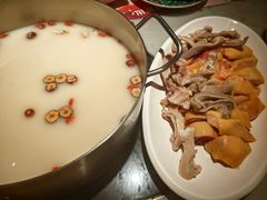 -尚尚仙·酸汤猪手·猪肚鸡火锅(华联万柳购物中心店)