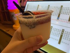 草莓双皮奶-罍+村卤菜摊(罍街店)