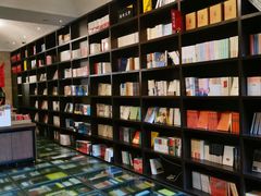 -钟书阁(松江泰晤士小镇店)