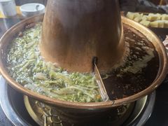 -果松木炭酸菜铜火锅·外婆参鸡汤