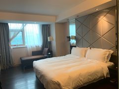 -桔子酒店(上海西藏北路地铁站店)