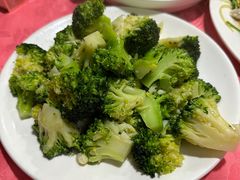 炒西兰花-松记特色美食