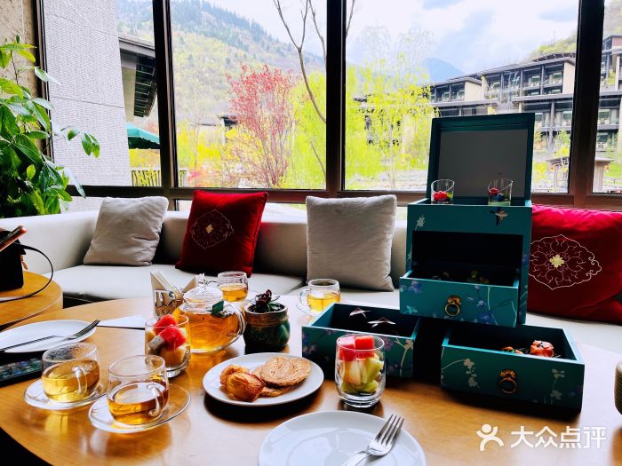 九寨鲁能希尔顿度假酒店·開图片