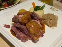 德式古法烤猪肘-LENBACH兰巴赫西餐啤酒坊(大连东港店)