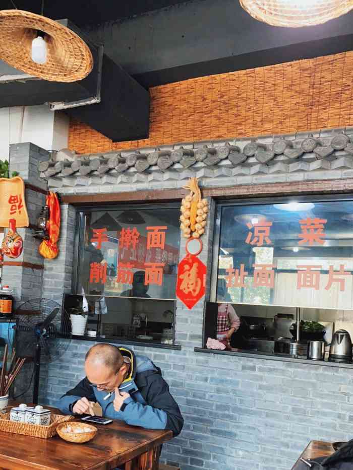 关中大老碗-"态度差,面也难吃!你说不要辣,男老板嗯,.