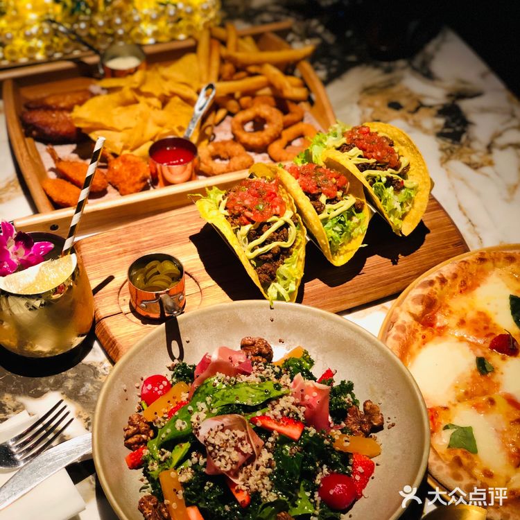 值得一试的CBD秘境花园餐吧