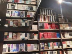 -钟书阁(群光广场店)