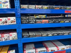 -逝水玩具折扣店