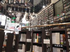 -钟书阁(群光广场店)