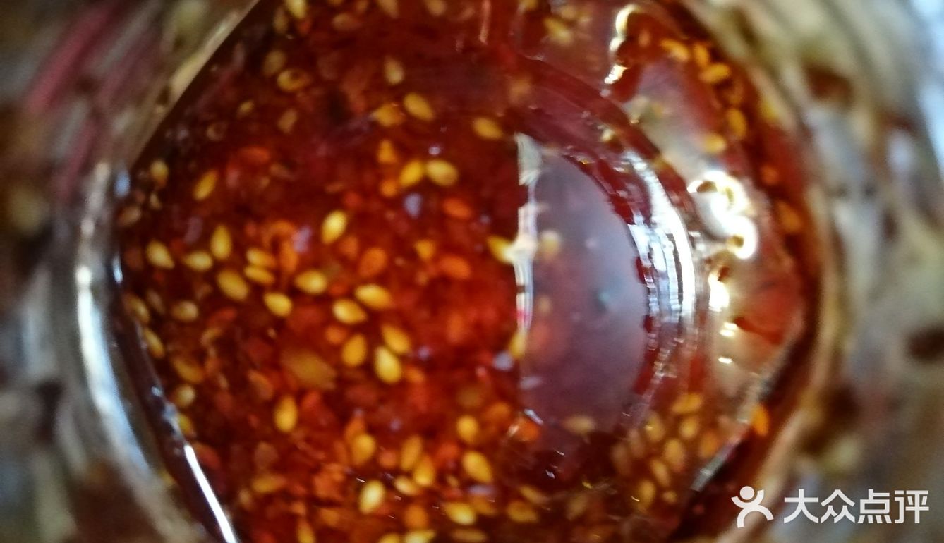 做好了蒸凉皮，都弄好了切点黄瓜丝、面筋，把凉皮拌起来