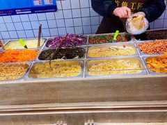 自助取餐区-三兄弟高炉烧饼